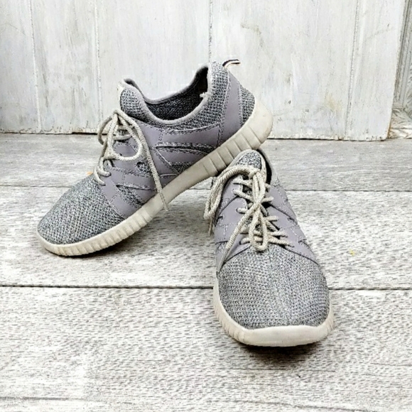 Ellen Degeneres Havala Grey Fabric Leathr Sneaker - Picture 3 of 8